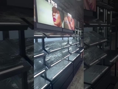 लोगो और डिज़ाइन के साथ अनुकूलित कॉस्मेटिक डिस्प्ले शेल्फ़